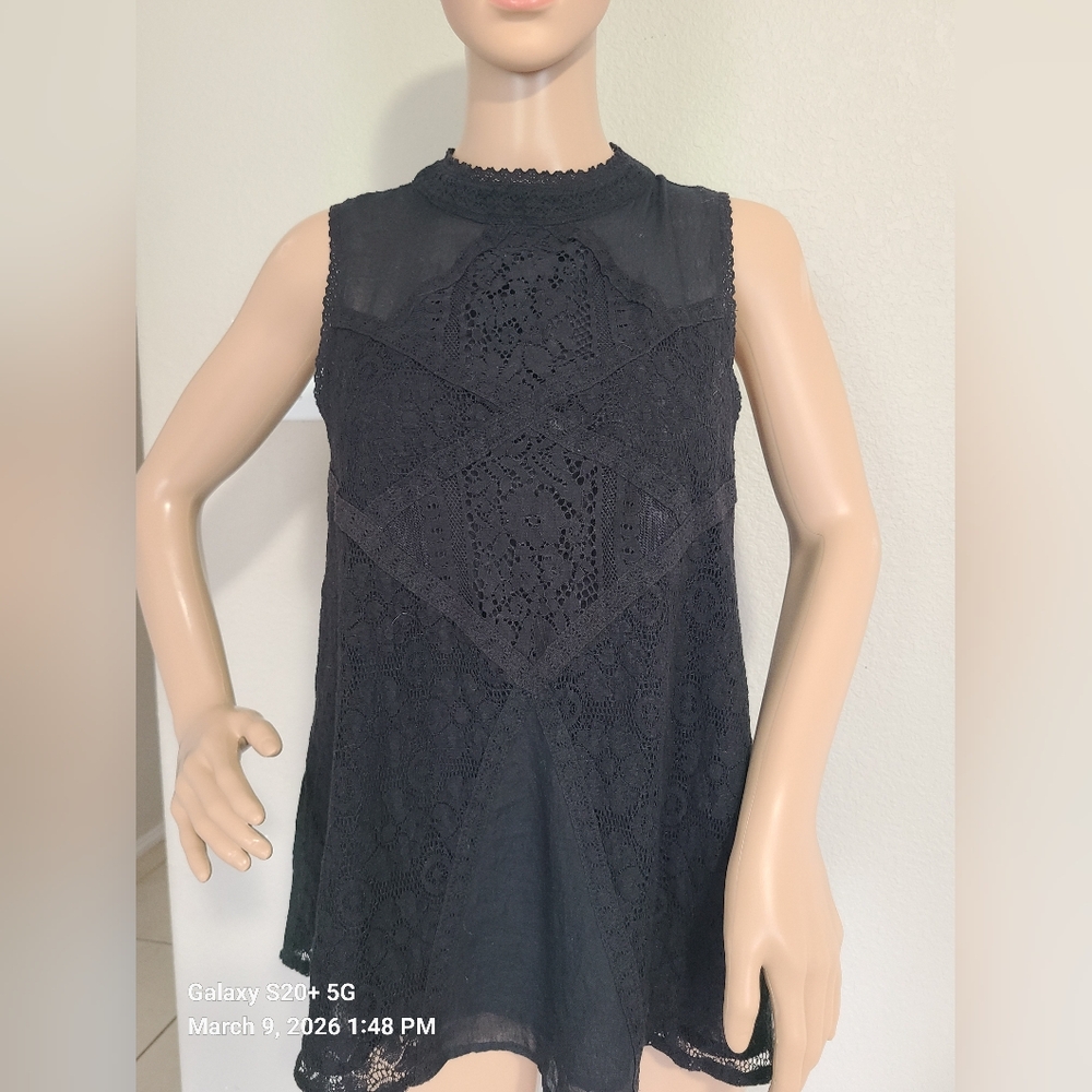 Umgee Black Lace Sleeveless Blouse